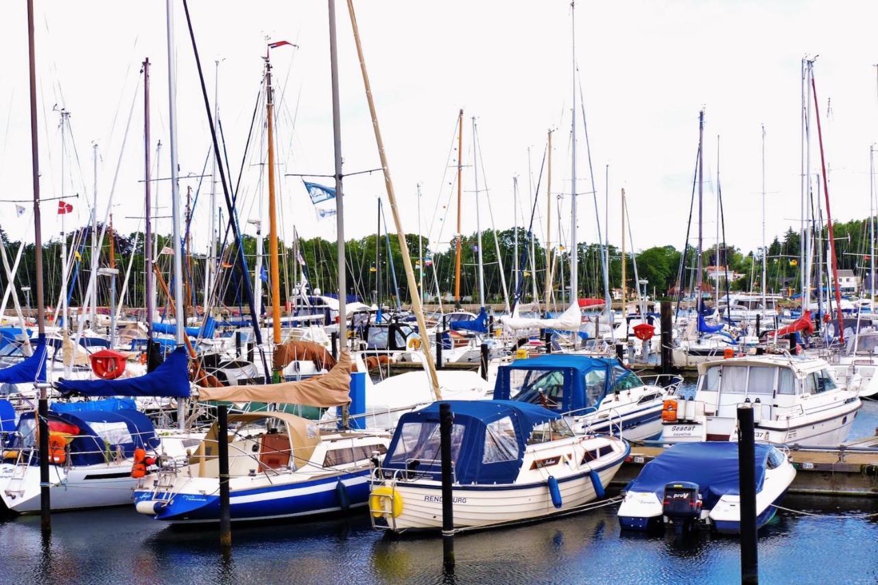 Zwergtaucher Eckernförde Buitenkant foto