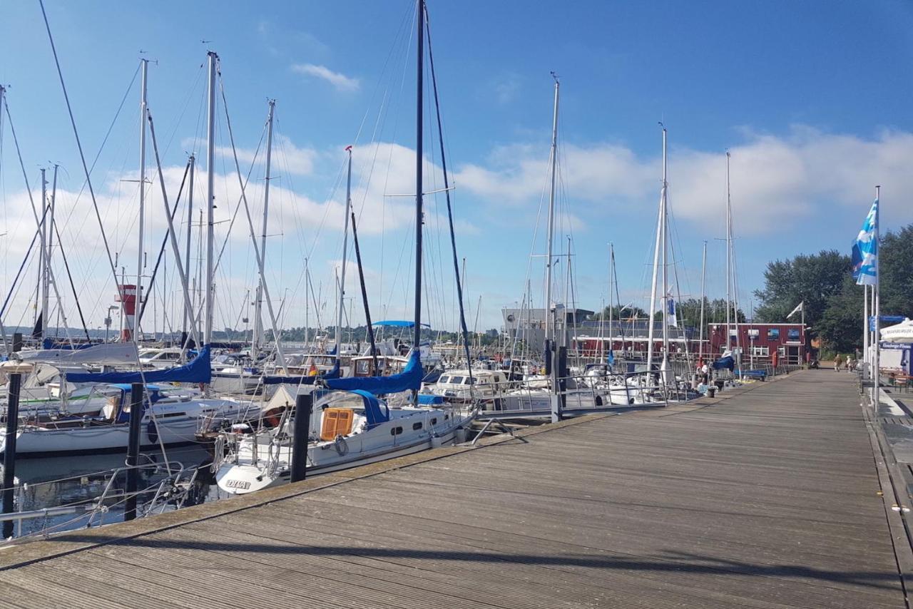 Zwergtaucher Eckernförde Buitenkant foto