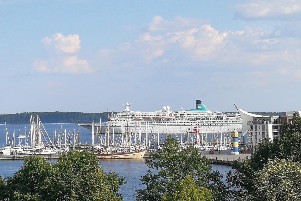 Zwergtaucher Eckernförde Buitenkant foto
