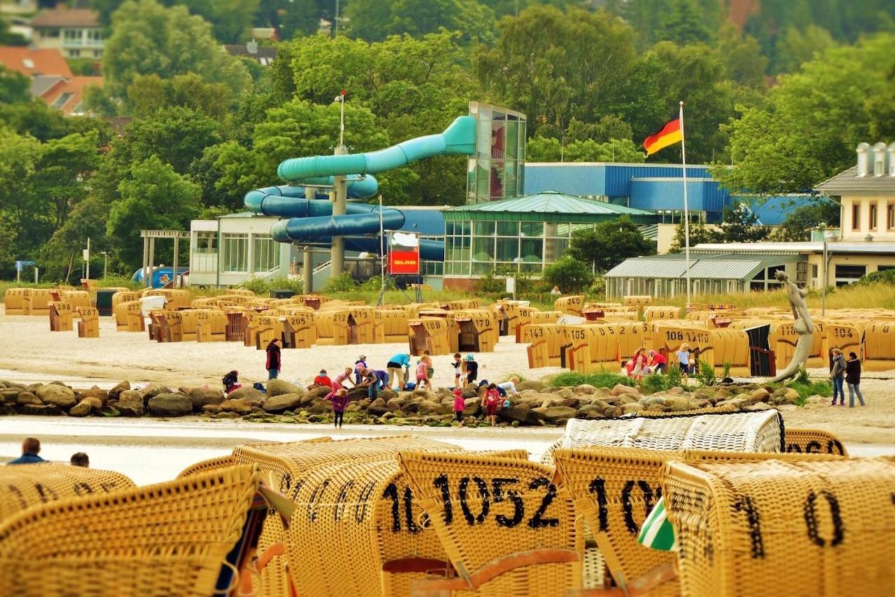 Zwergtaucher Eckernförde Buitenkant foto